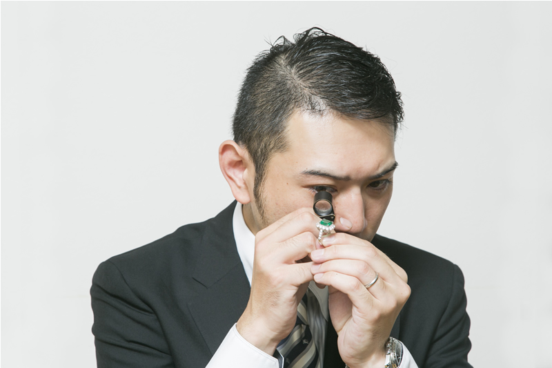 GIA(米国宝石学会公認鑑定士)による宝石類の世界基準の適正評価をいたします